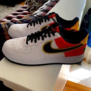 NIKE Air Force 1 Rayguns Size 12